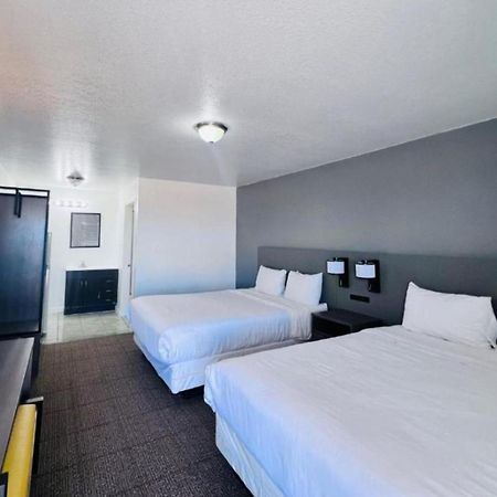 Oyo Garden Inn And Suites Pearsall I-35 East Экстерьер фото